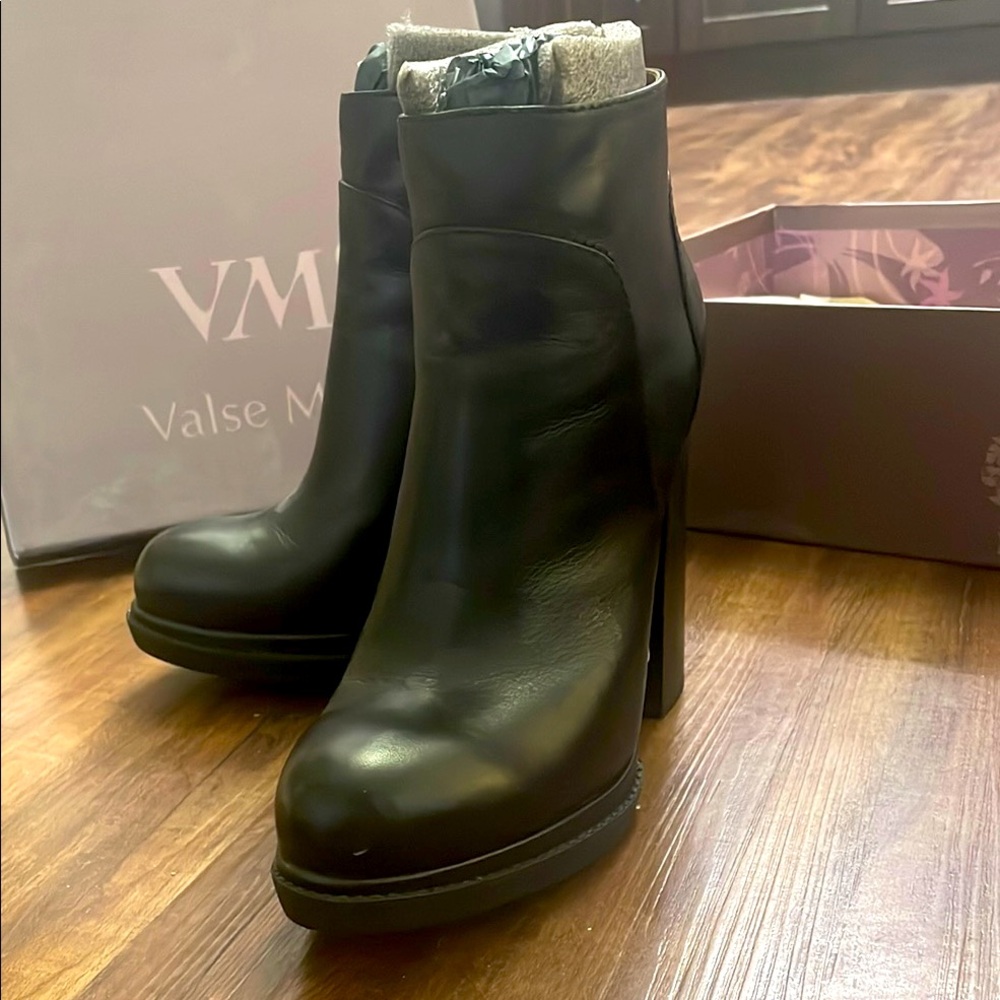 Black Heeled Boots with Chunky Heel and Platform Sole